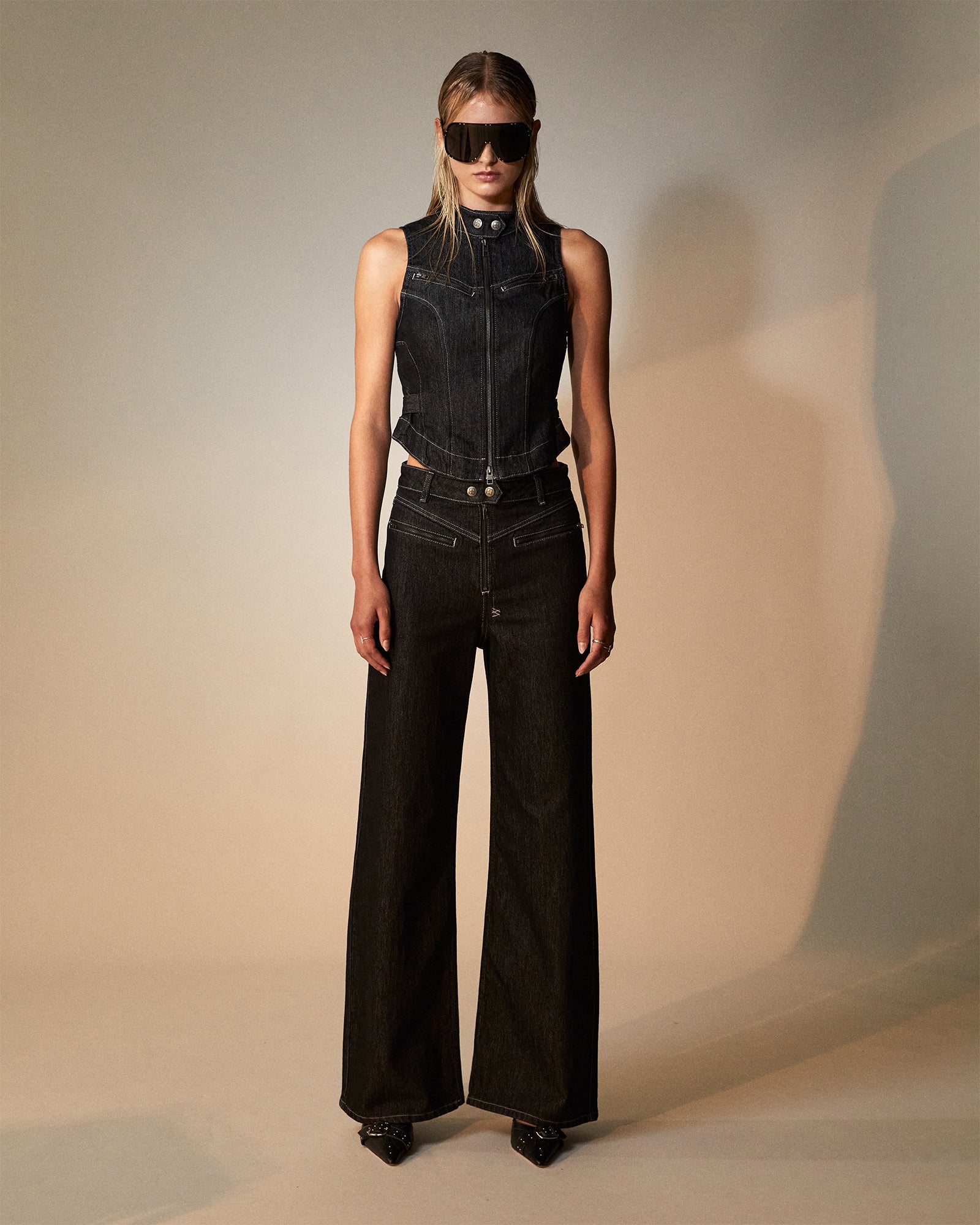 Paradigm Gilet Womens Tops - Midnight Black - Image 2